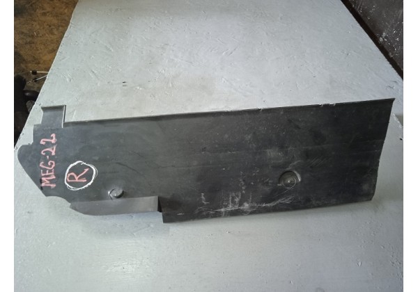 Дефлектор радіатора правий Renault Megane II, 8200154983